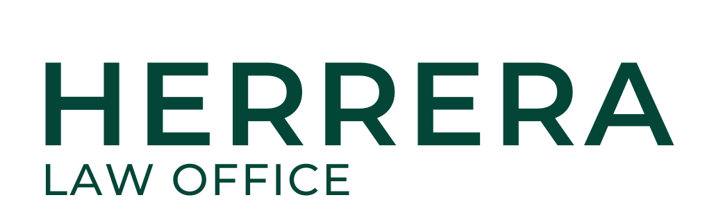 Logo de Herrera Law Office con letras en verde